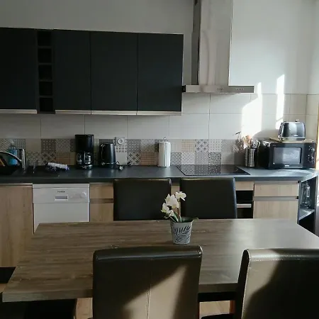 Les Pensees - Duplex Tres Confortable 2 Chambres, 1 Salle De Bain 2 Wc 1Er Etage D'Une Maison Parking Public En Face A 1 Km Bayeux 15 Km De La Mer Proche Plages Du Debarquement Apartment Saint-Vigor-le-Grand