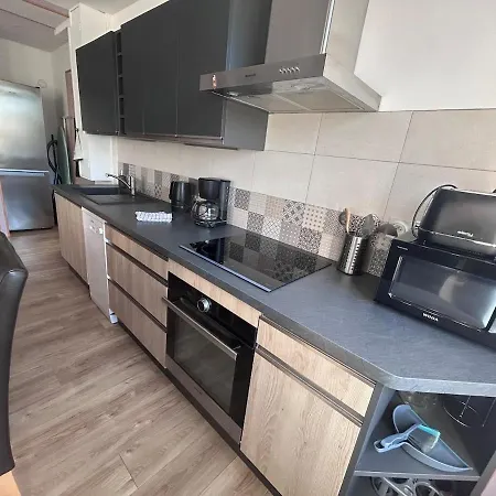 Les Pensees - Duplex Tres Confortable 2 Chambres, 1 Salle De Bain 2 Wc 1Er Etage D'Une Maison Parking Public En Face A 1 Km Bayeux 15 Km De La Mer Proche Plages Du Debarquement Apartment