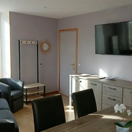 Les Pensees - Duplex Tres Confortable 2 Chambres, 1 Salle De Bain 2 Wc 1Er Etage D'Une Maison Parking Public En Face A 1 Km Bayeux 15 Km De La Mer Proche Plages Du Debarquement Saint-Vigor-le-Grand