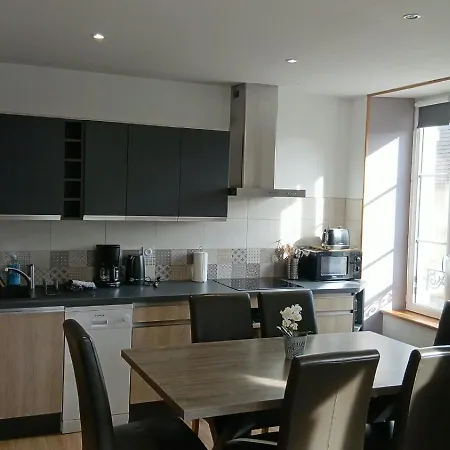 Les Pensees - Duplex Tres Confortable 2 Chambres, 1 Salle De Bain 2 Wc 1Er Etage D'Une Maison Parking Public En Face A 1 Km Bayeux 15 Km De La Mer Proche Plages Du Debarquement Apartment