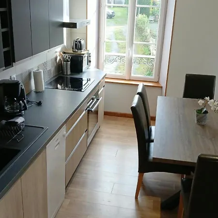 Apartment Les Pensees - Duplex Tres Confortable 2 Chambres, 1 Salle De Bain 2 Wc 1Er Etage D'Une Maison Parking Public En Face A 1 Km Bayeux 15 Km De La Mer Proche Plages Du Debarquement
