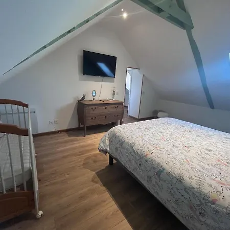 Les Pensees - Duplex Tres Confortable 2 Chambres, 1 Salle De Bain 2 Wc 1Er Etage D'Une Maison Parking Public En Face A 1 Km Bayeux 15 Km De La Mer Proche Plages Du Debarquement Apartment *