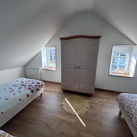 Apartment Les Pensees - Duplex Tres Confortable 2 Chambres, 1 Salle De Bain 2 Wc 1Er Etage D'Une Maison Parking Public En Face A 1 Km Bayeux 15 Km De La Mer Proche Plages Du Debarquement *