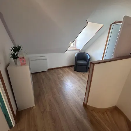 Les Pensees - Duplex Tres Confortable 2 Chambres, 1 Salle De Bain 2 Wc 1Er Etage D'Une Maison Parking Public En Face A 1 Km Bayeux 15 Km De La Mer Proche Plages Du Debarquement *