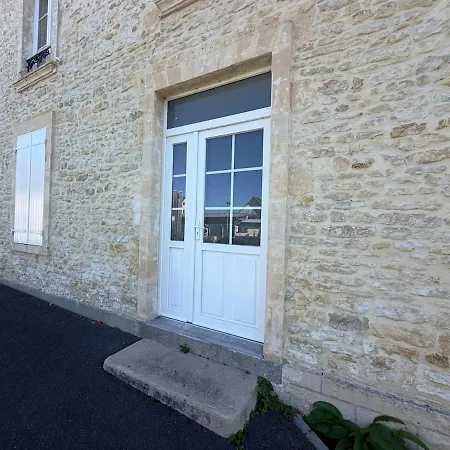 Les Pensees - Duplex Tres Confortable 2 Chambres, 1 Salle De Bain 2 Wc 1Er Etage D'Une Maison Parking Public En Face A 1 Km Bayeux 15 Km De La Mer Proche Plages Du Debarquement